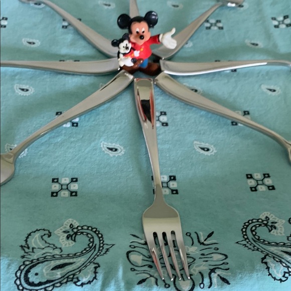 Oneida "Moda" pattern 18/10 NWOT Salad Forks Set/8 - Picture 4 of 12